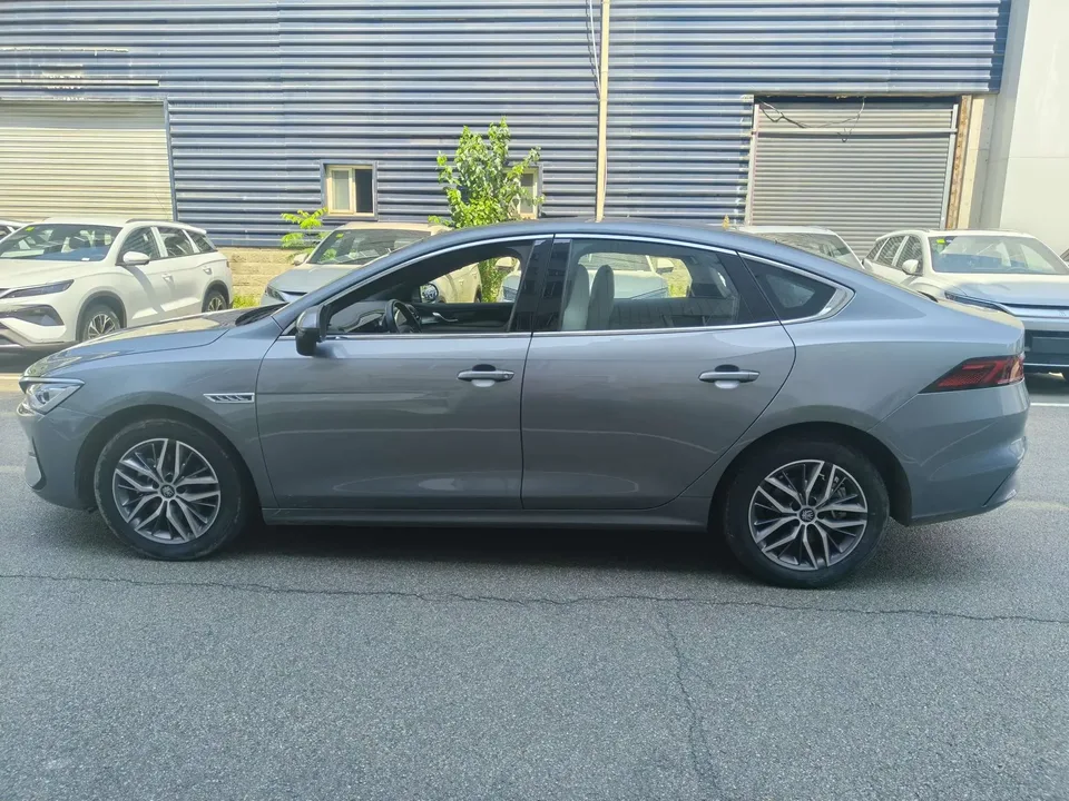 BYD Qin PLUS EV Qin PLUS EV 2023 500KM Travel Edition 2024 — thumbnail 4