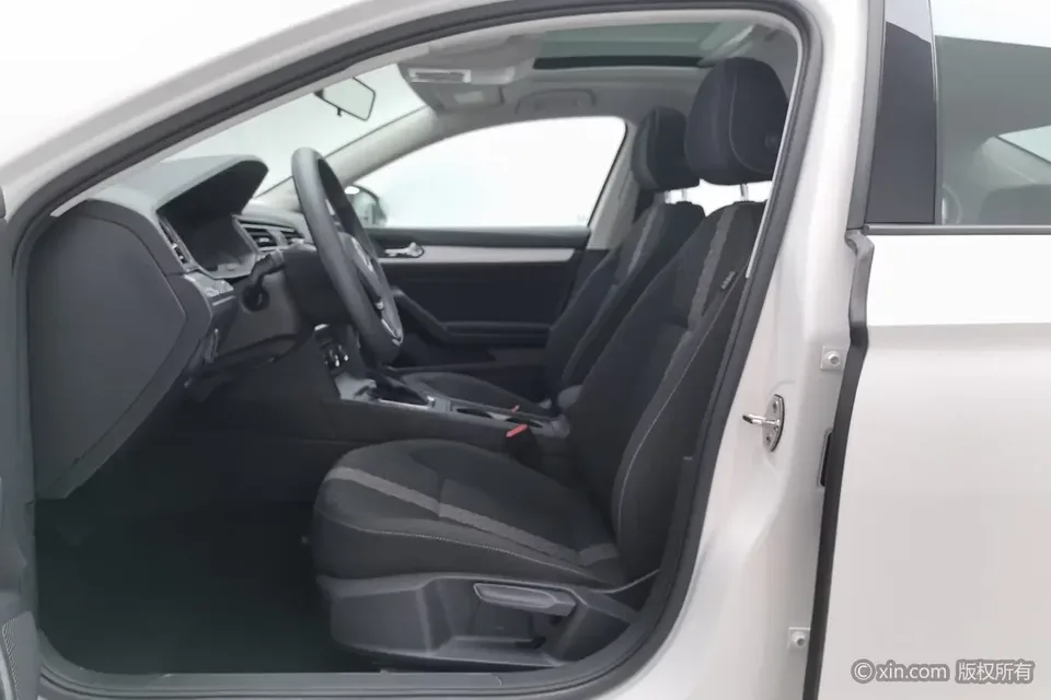 Volkswagen Lamando Lingdu 2021 230TSI DSG Fashion Edition 2022 — thumbnail 5