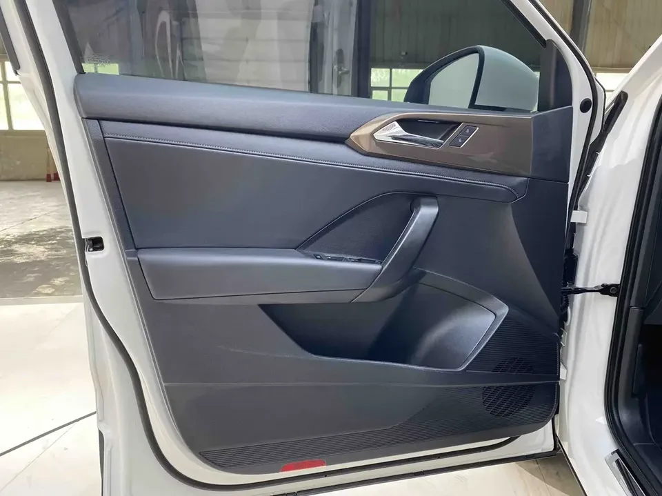 Volkswagen Tharu tuyue 2021 280TSI 2WD Deluxe Edition 2022 — thumbnail 3