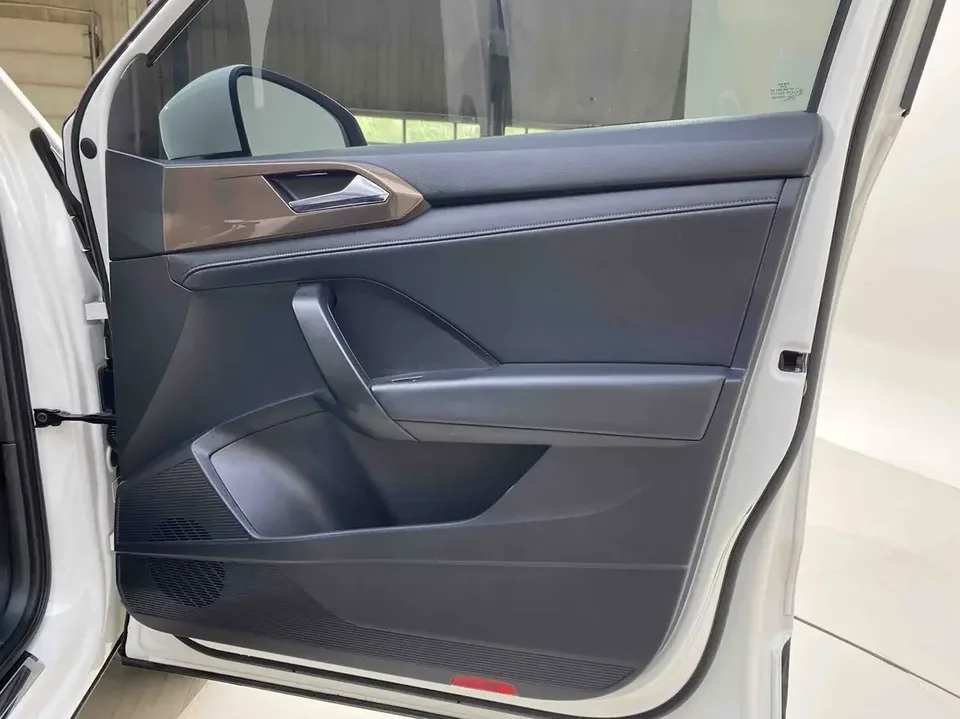 Volkswagen Tharu tuyue 2021 280TSI 2WD Deluxe Edition 2022 — thumbnail 4