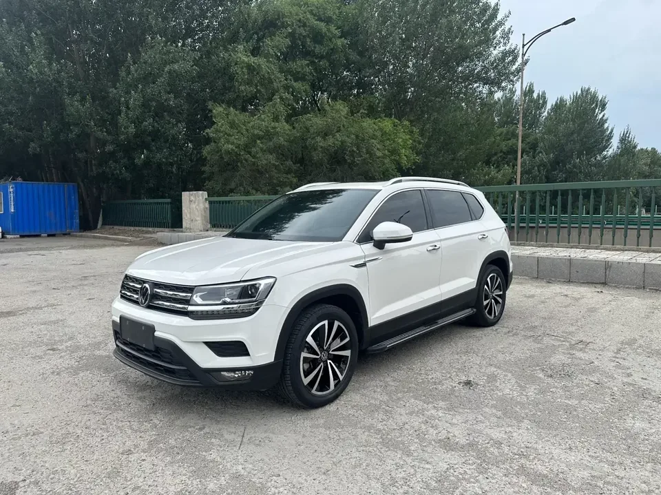 Volkswagen Tharu tuyue 2021 280TSI 2WD Deluxe Edition 2022 — photo 1, buy with delivery to Moscow