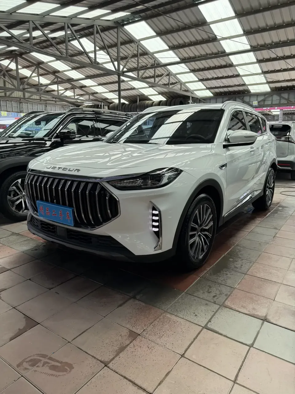 Jetour Jietu X70 PLUS Jietu X70 PLUS 2023 1.5T DCT Brave PLUS 5-seater 2023 — photo 1, buy with delivery to Moscow