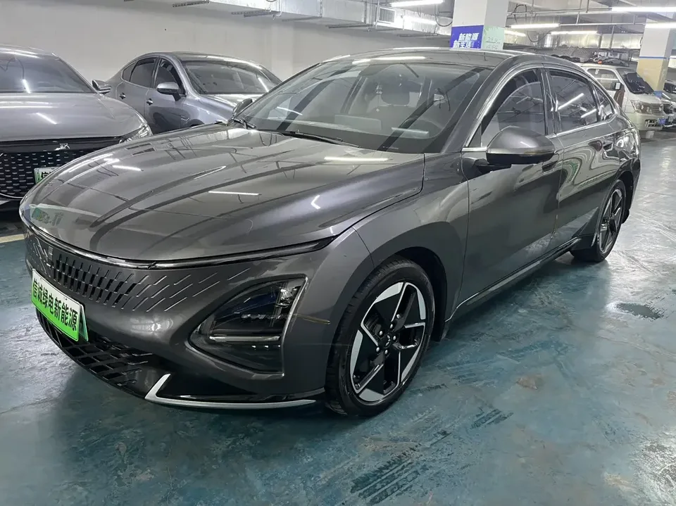 Wuling Starlight PHEV Wuling Starlight PHEV 2023 150 Advanced Version 2024 — photo 1, buy with delivery to Moscow