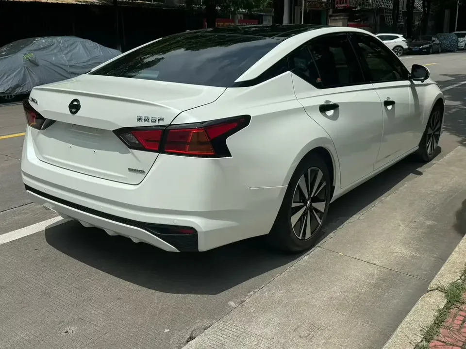 Nissan Altima Sound of nature 2020 Modified 2.0L XL Upper Smart Edition 2022 — thumbnail 2