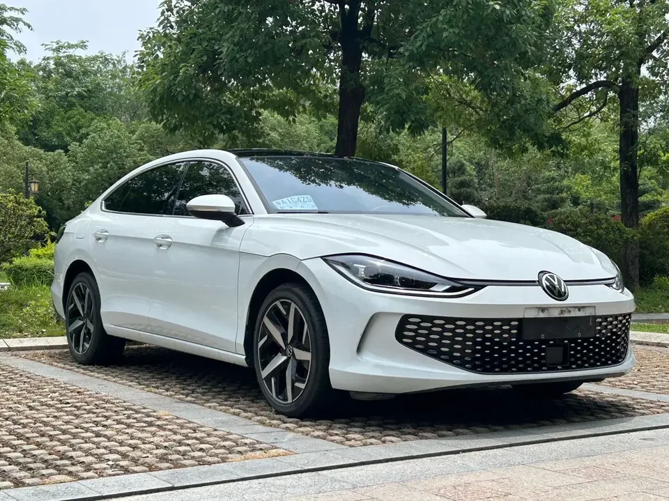Volkswagen Lamando Lingdu 2025 Lingdu L 280TSI DSG Cool Edition 2024 — photo 1, buy with delivery to Moscow