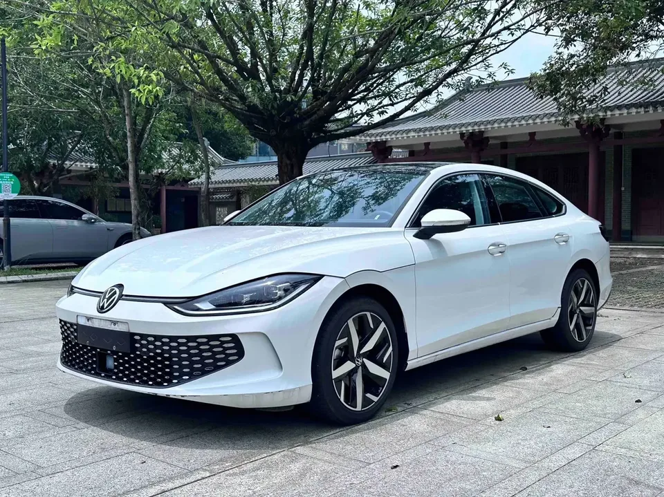 Volkswagen Lamando Lingdu 2025 Lingdu L 280TSI DSG Cool Edition 2024 — photo 1, buy with delivery to Moscow