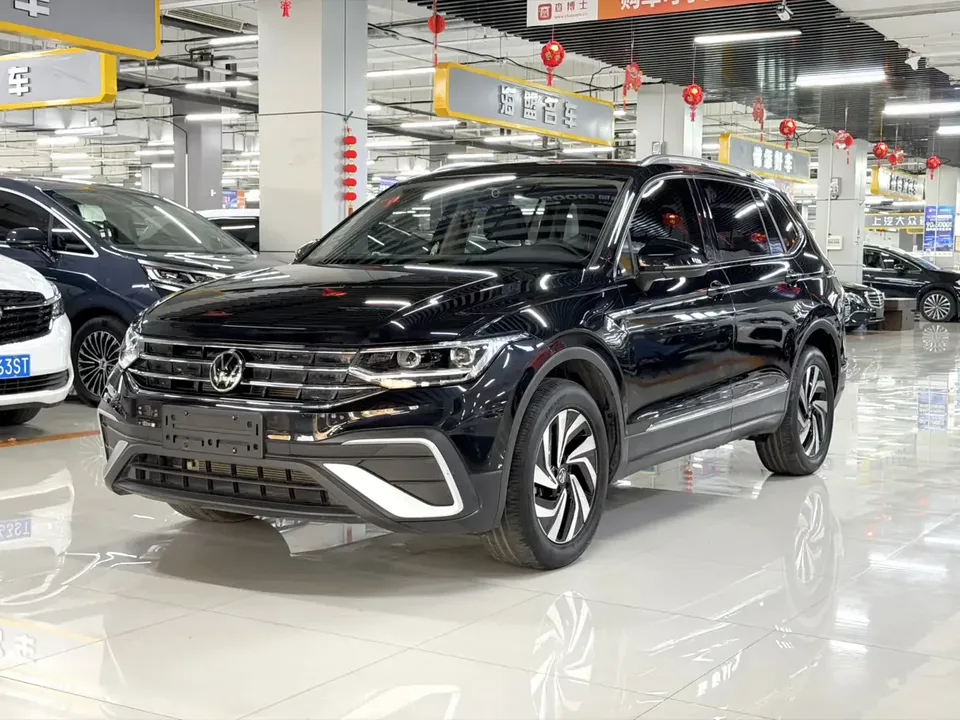 Volkswagen Tiguan L Tiguan L 2023 280TSI Limited Edition 2022 — photo 1, buy with delivery to Moscow