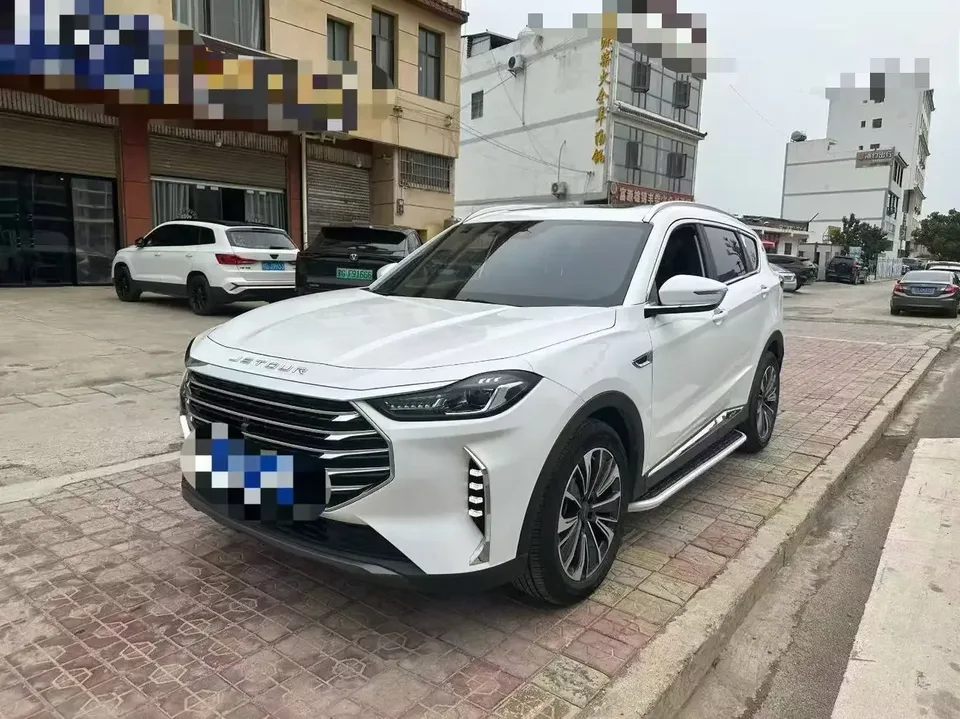 Jetour Jietu X70 PLUS Jietu X70 PLUS 2024 Champion Edition 1.5T DCT Champion PRO 5-seater 2025 — photo 1, buy with delivery to Moscow