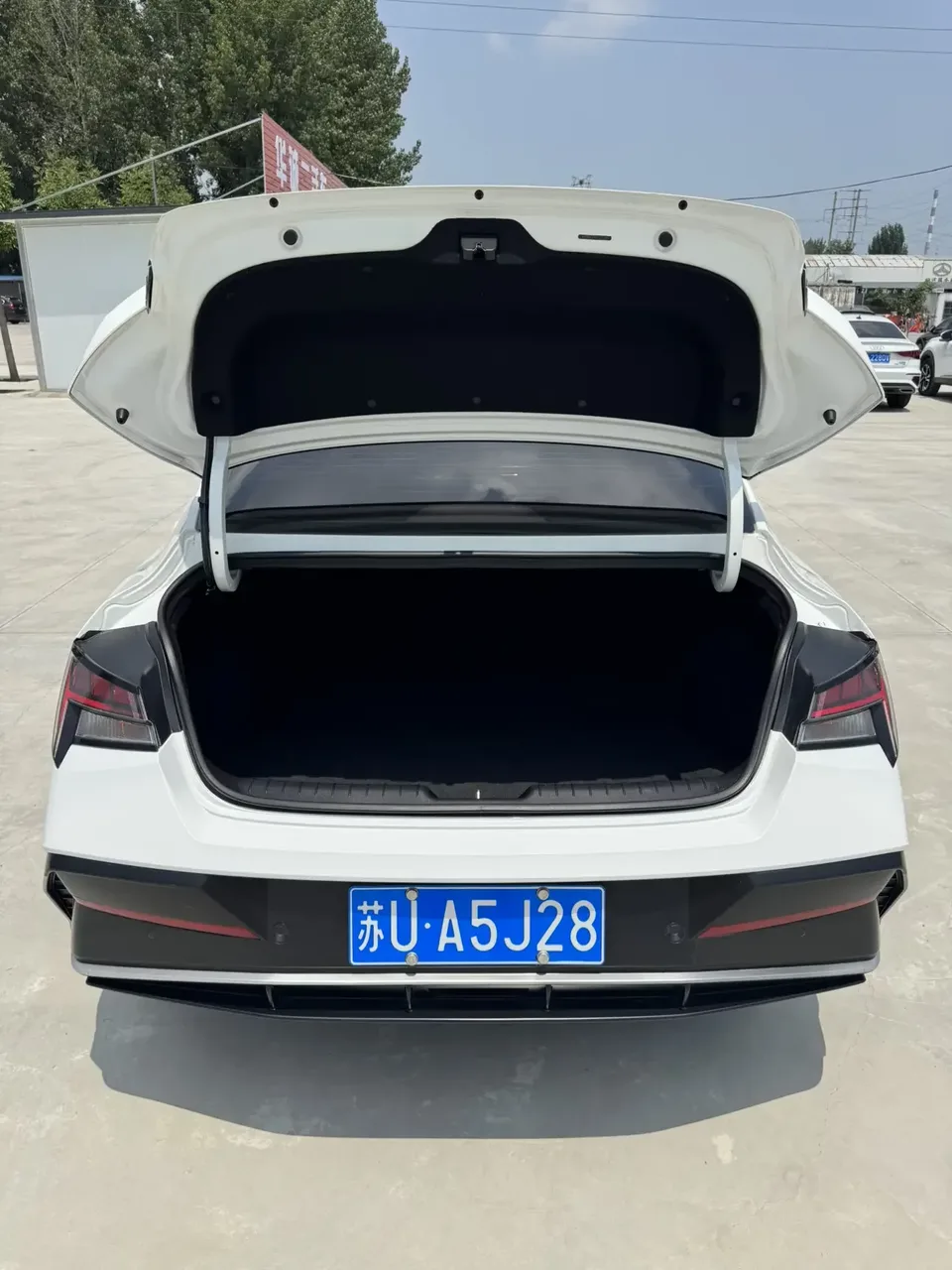 Hyundai Elantra Elantra 2023 1.5L CVT LUX Premium Edition 2023 — thumbnail 4