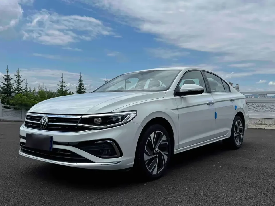 Volkswagen Bora Bora 2023 200TSI DSG Joy Travel PRO Edition 2022 — photo 1, buy with delivery to Moscow