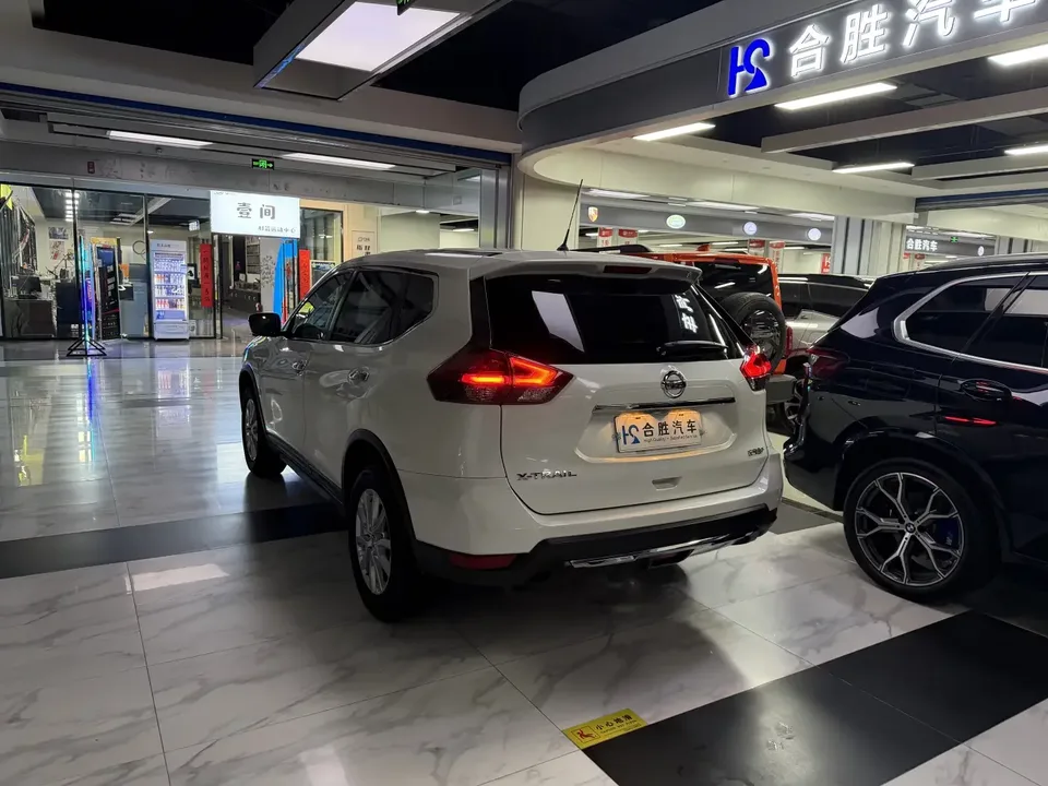 Nissan X-Trail Qijun 2023 Classic Edition 2.0L 2WD Smart Link Premium Edition 2025 — thumbnail 2
