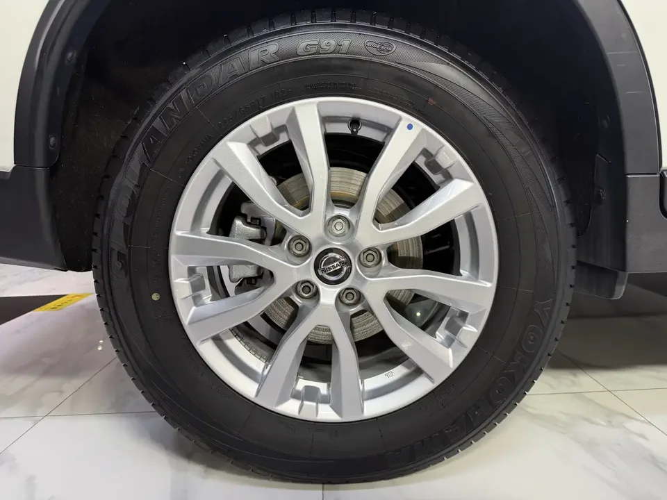 Nissan X-Trail Qijun 2023 Classic Edition 2.0L 2WD Smart Link Premium Edition 2025 — thumbnail 3