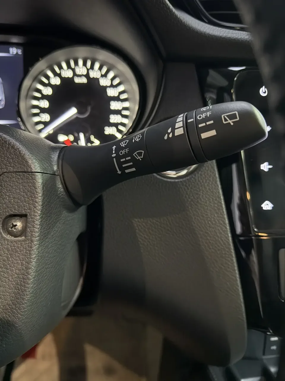 Nissan X-Trail Qijun 2023 Classic Edition 2.0L 2WD Smart Link Premium Edition 2025 — thumbnail 4