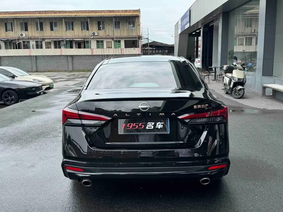 Nissan Altima Sound of nature 2024 2.0L SV Black Gold Edition 2024 — thumbnail 2