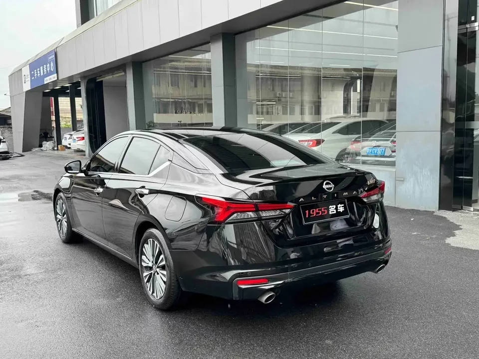 Nissan Altima Sound of nature 2024 2.0L SV Black Gold Edition 2024 — thumbnail 4