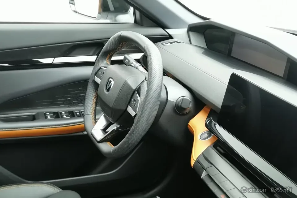 Changan UNI-V Smart Electric iDD Changan UNI-V Smart Electric iDD 2023 iDD 113km Smart Fun 2023 — thumbnail 3