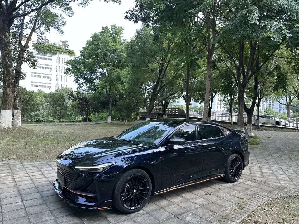 Changan UNI-V Changan UNI-V 2023 1.5T Sports Edition 2024 — photo 1, buy with delivery to Moscow