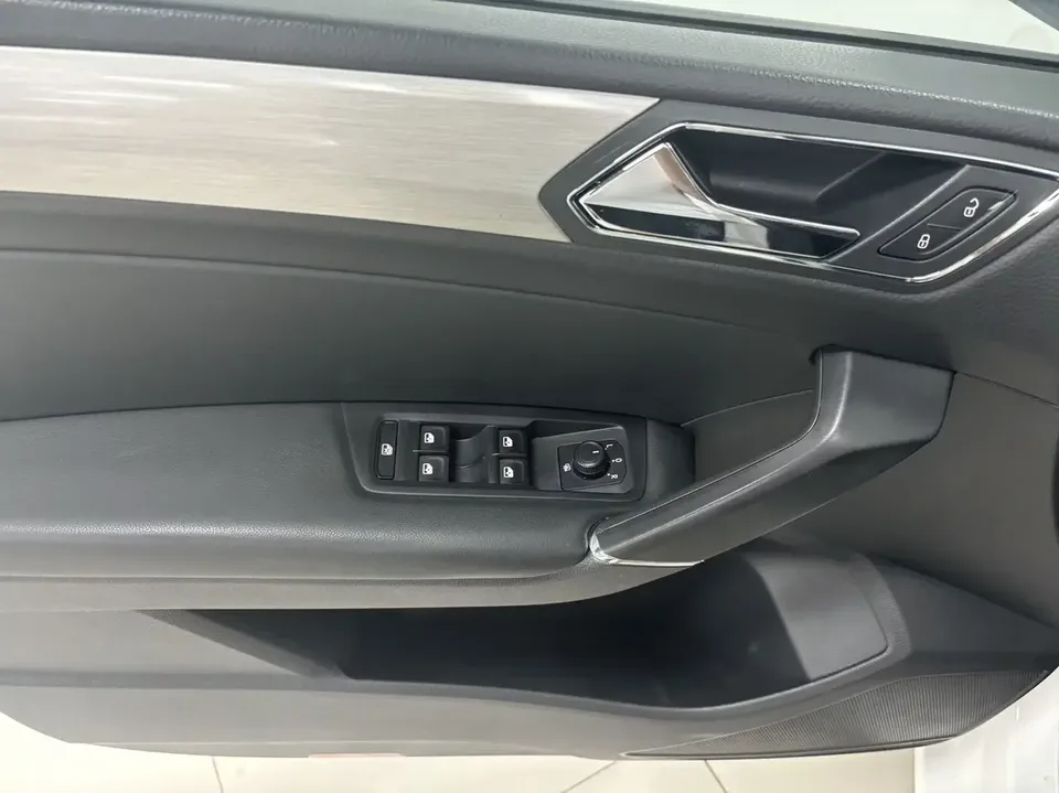 Volkswagen Touran L Touran L 2021 280TSI DSG Comfort Edition 7 Seaters 2022 — миниатюра 5
