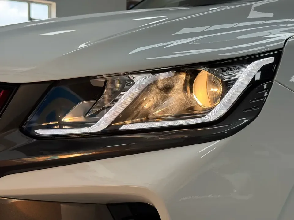 Geely Coolray SX11 Binyue 2021 240T DCT Diamond Edition 2022 — thumbnail 2