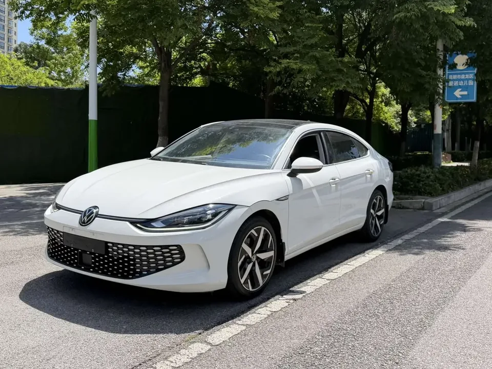 Volkswagen Lamando Lingdu 2022 Lingdu L 280TSI DSG Hot Edition 2023 — photo 1, buy with delivery to Moscow