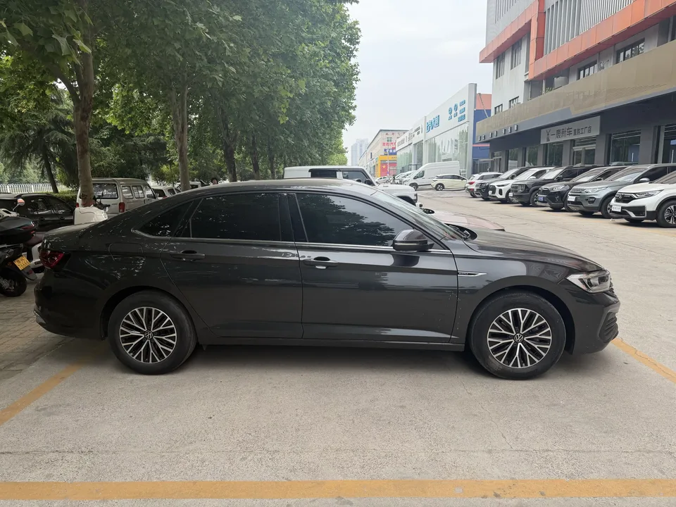 Volkswagen Sagitar Sagitar 2024 200TSI DSG Flying Edition 2024 — thumbnail 2