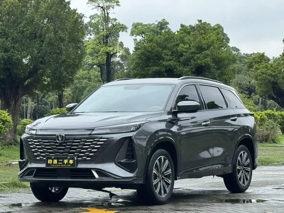Changan CS75PLUS Changan CS75 PLUS 2023 The third generation 1.5T automatic premium model 2023 — photo 1, buy with delivery to Moscow