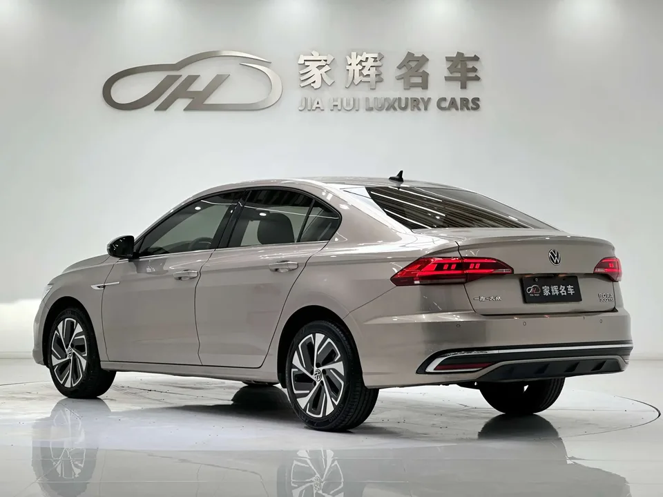 Volkswagen Bora Bora 2023 300TSI DSG Premium Edition 2023 — thumbnail 2