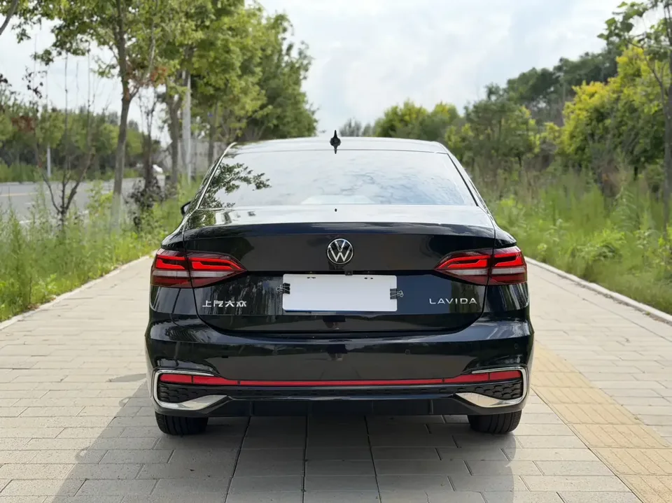 Volkswagen Lavida Lavida 2023 1.5L Automatic Starry Sky 5 Million Edition 2023 — thumbnail 2