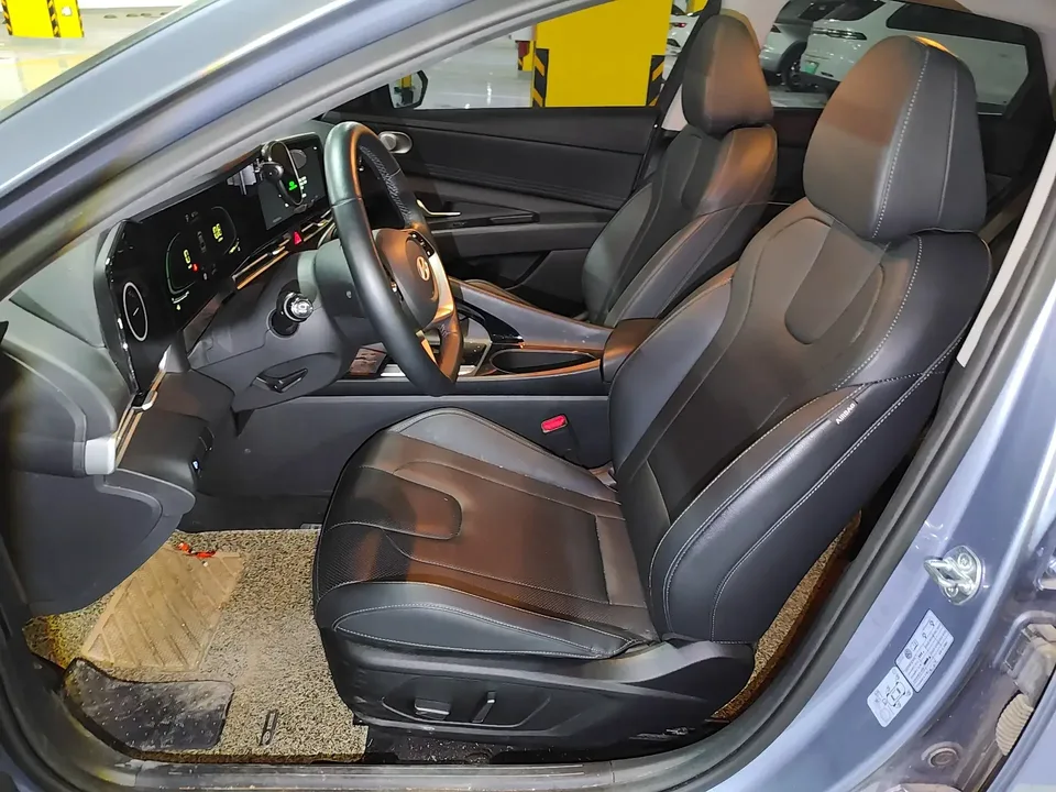 Hyundai Elantra Elantra 2023 1.5L CVT LUX Premium Edition 2024 — thumbnail 3