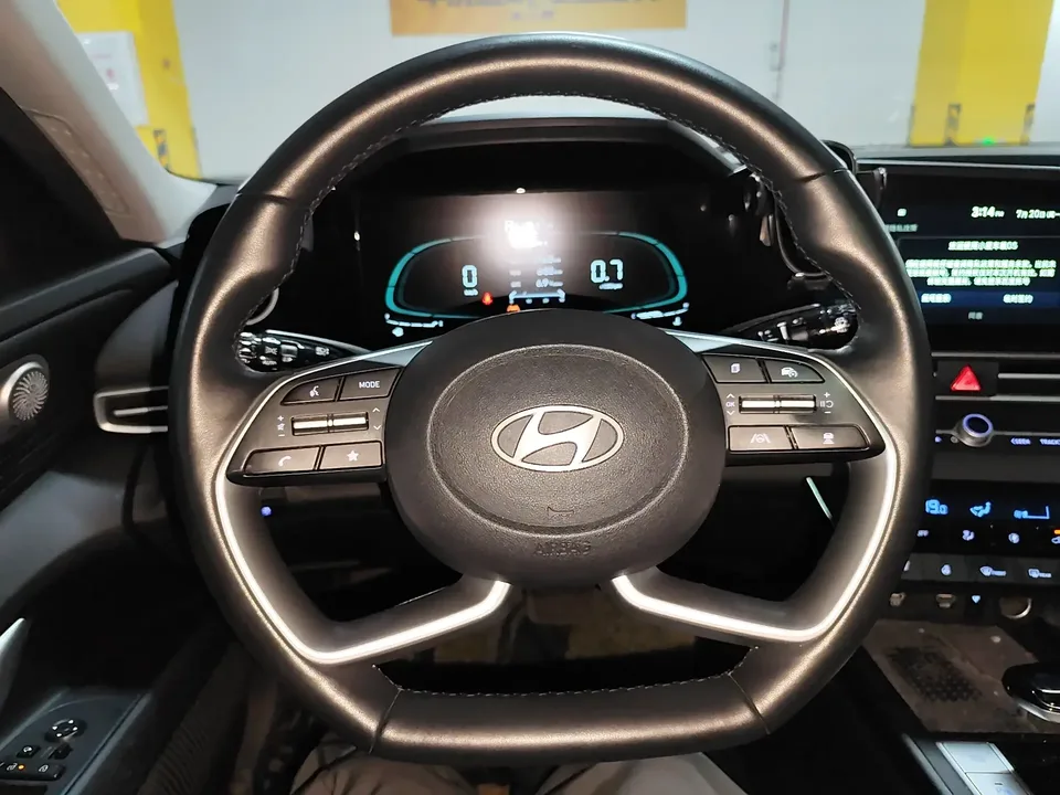 Hyundai Elantra Elantra 2023 1.5L CVT LUX Premium Edition 2024 — thumbnail 4