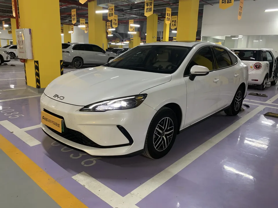 BYD Seal 05DM Seal 05DM 2026 DM-i 210KM Premium 2026 — photo 1, buy with delivery to Moscow