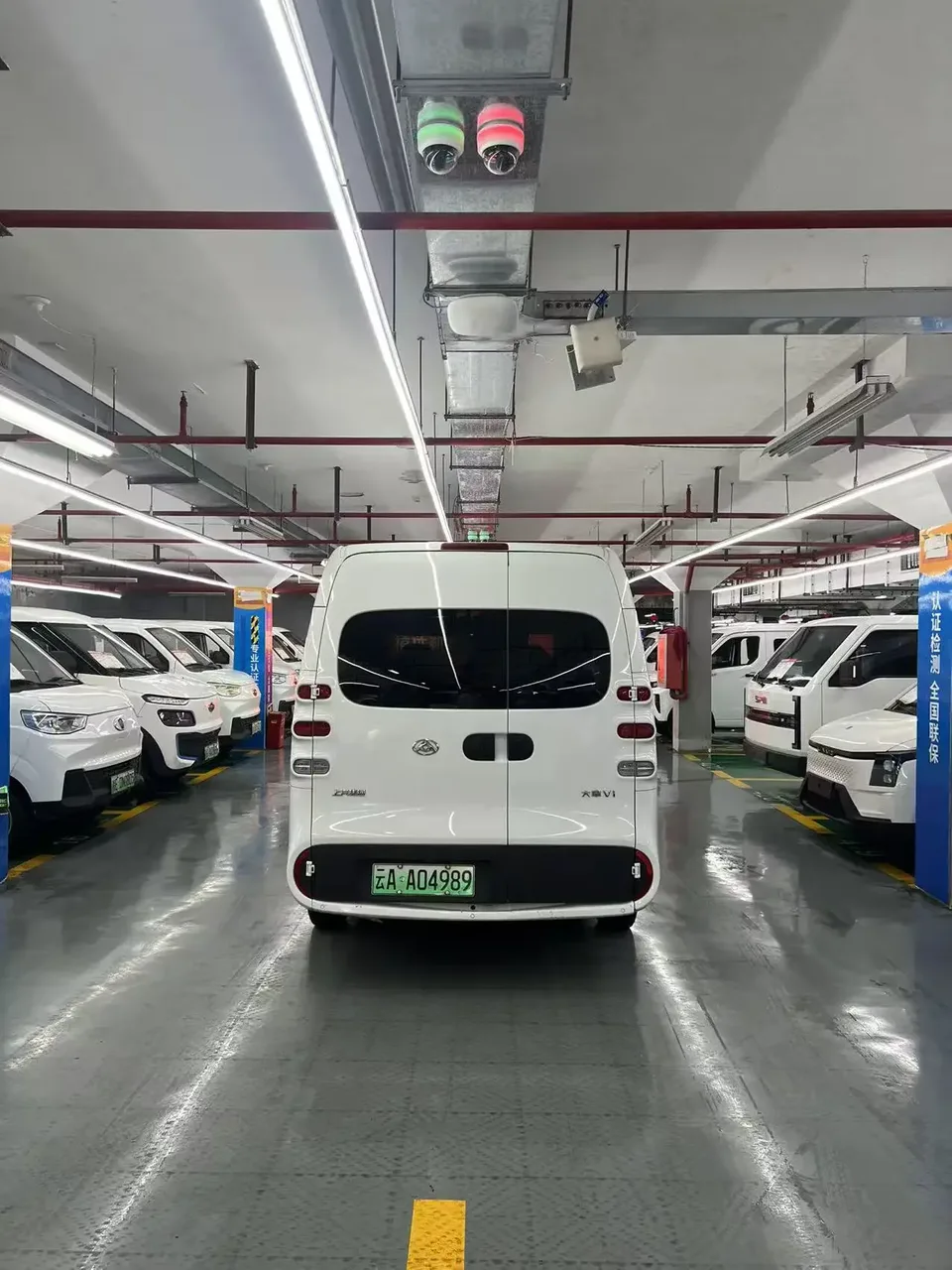 Datong Dana V1 Dana V1 2025 V1+ long wheelbase high roof multi-function version 62kWh 2025 — миниатюра 2