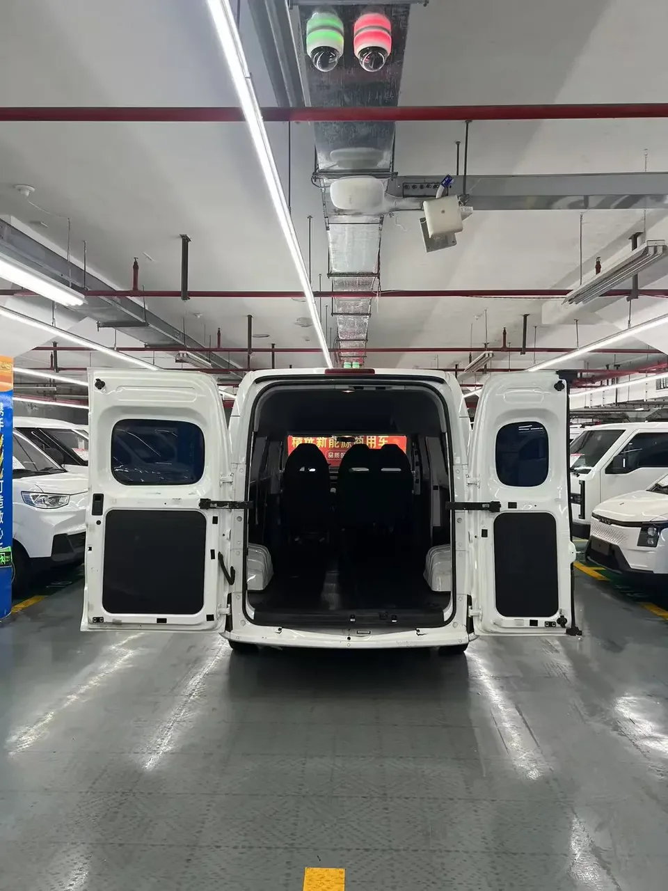 Datong Dana V1 Dana V1 2025 V1+ long wheelbase high roof multi-function version 62kWh 2025 — миниатюра 3