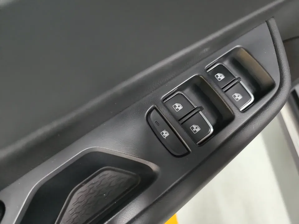 Hongqi E-QM5 Hongqi E-QM5 2023 Modified basic travel version 2023 — thumbnail 5