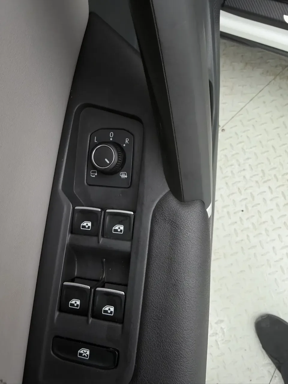 Volkswagen Tayron Tanyue 2023 280TSI 2WD Luxury Plus Advanced Edition 2022 — thumbnail 3