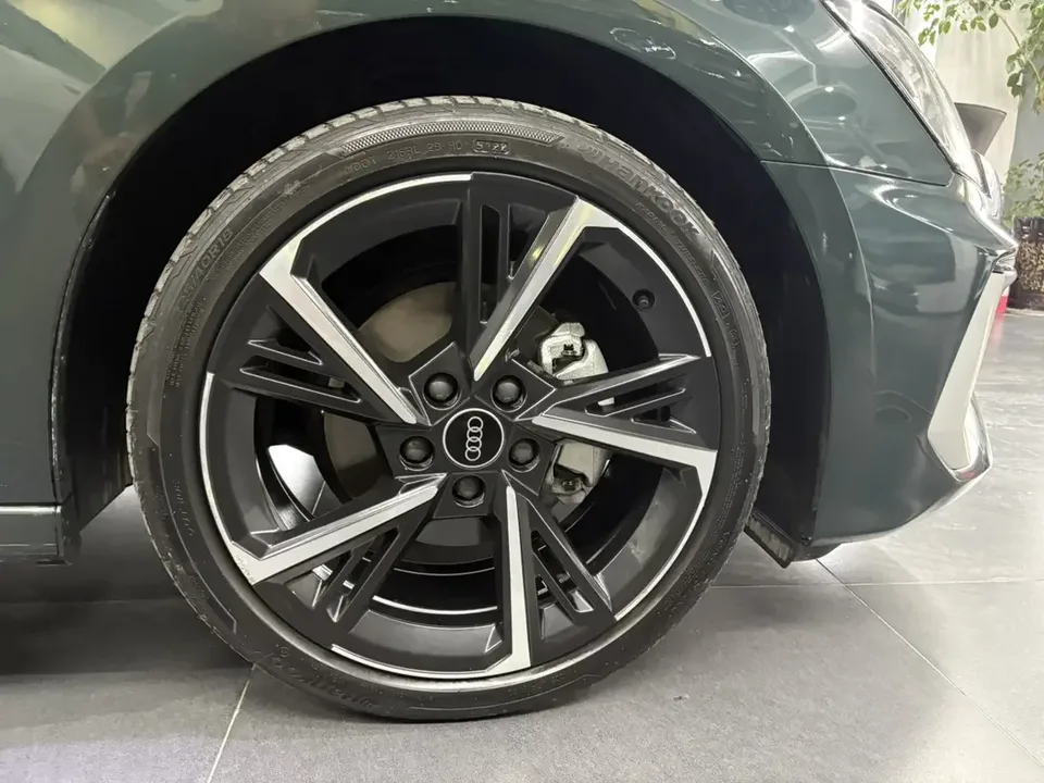 Audi A3 Audi A3 2022 Sportback 35 TFSI Stylish and sporty 2023 — миниатюра 3