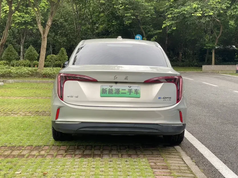 Hongqi E-QM5 Hongqi E-QM5 2024 610KM PLUS version 100kW 2024 — миниатюра 2