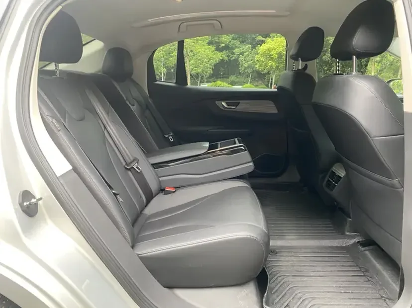 Hongqi E-QM5 Hongqi E-QM5 2024 610KM PLUS version 100kW 2024 — миниатюра 4