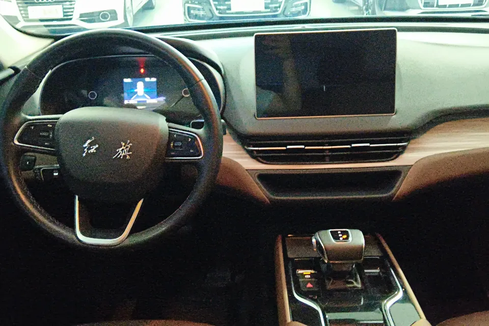 Hongqi E-QM5 Hongqi E-QM5 2024 610KM PLUS version 100kW 2024 — thumbnail 4