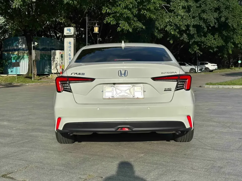 Honda Integra Style 2023 240TURBO CVT Deluxe Edition 2025 — thumbnail 2