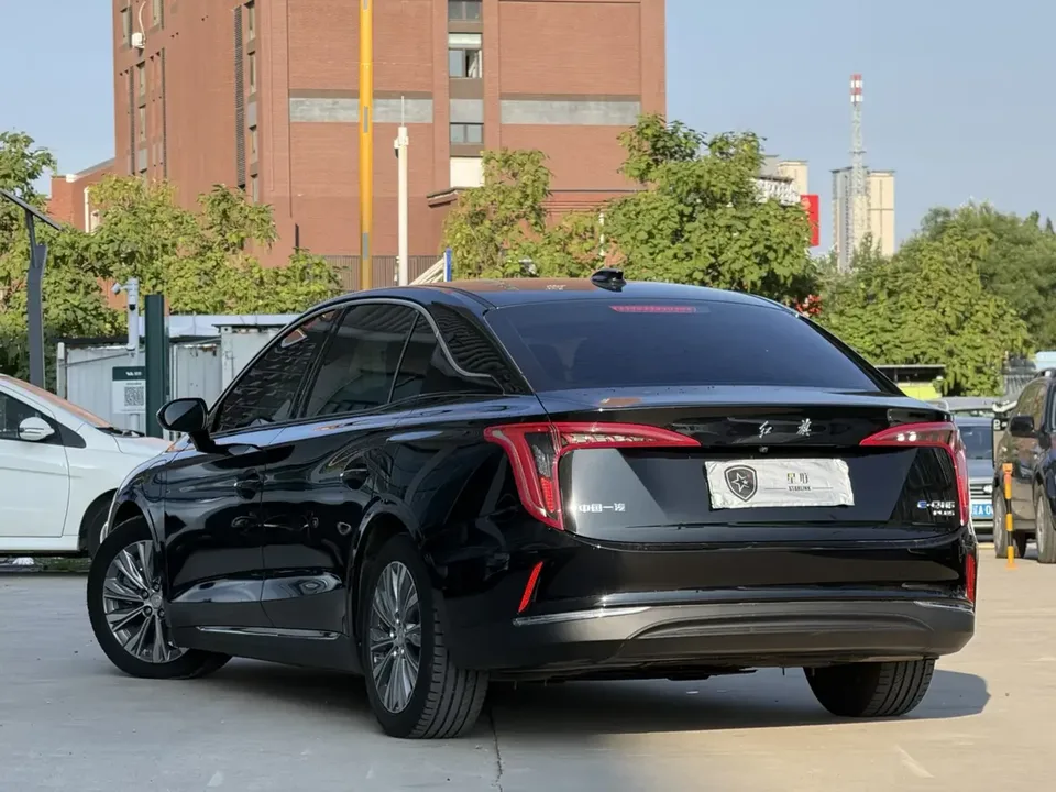 Hongqi E-QM5 Hongqi E-QM5 2024 610KM PLUS version 100kW 2025 — thumbnail 2