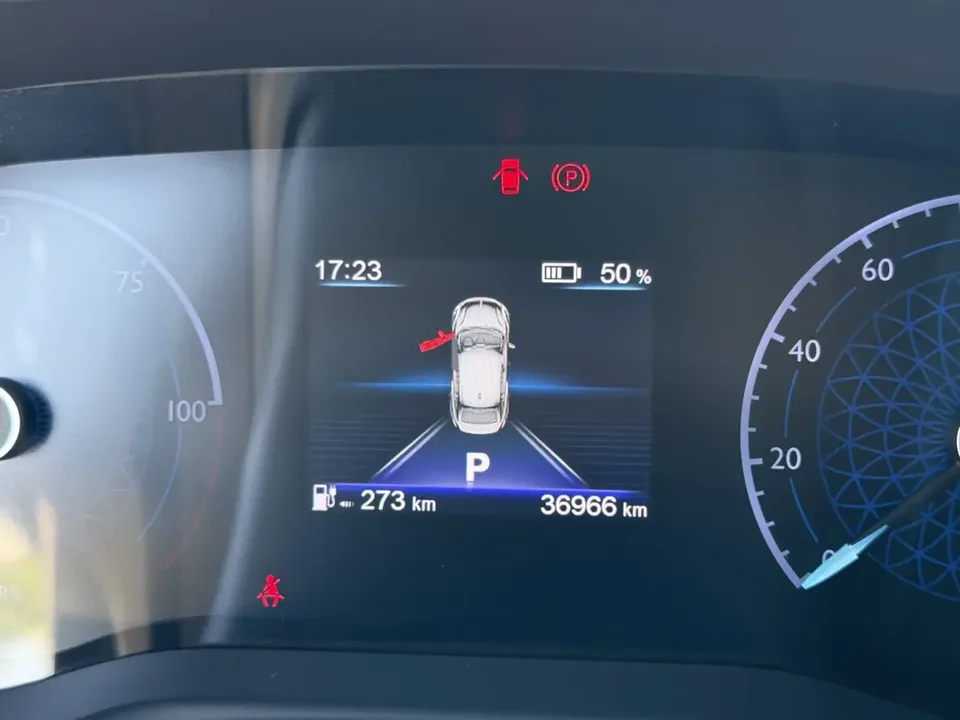 Hongqi E-QM5 Hongqi E-QM5 2024 610KM PLUS version 100kW 2025 — thumbnail 4