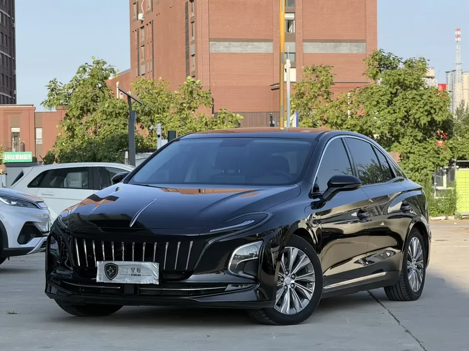 Hongqi E-QM5 Hongqi E-QM5 2024 610KM PLUS version 100kW 2025 — photo 1, buy with delivery to Moscow