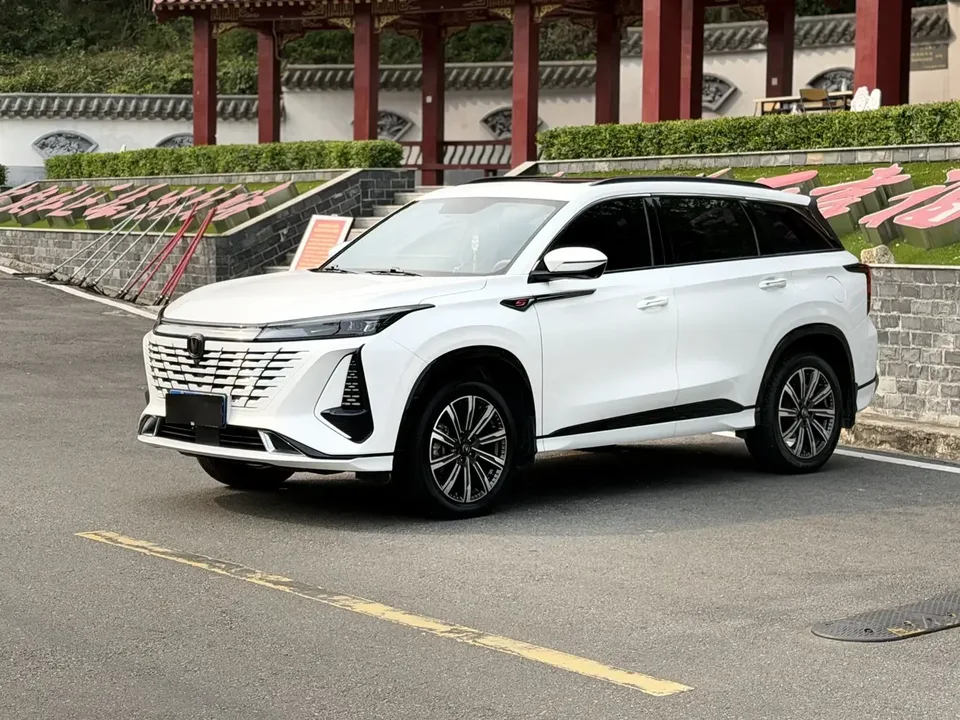 Changan CS75PLUS Changan CS75 PLUS 2023 The third generation 2.0T automatic premium model 2024 — photo 1, buy with delivery to Moscow