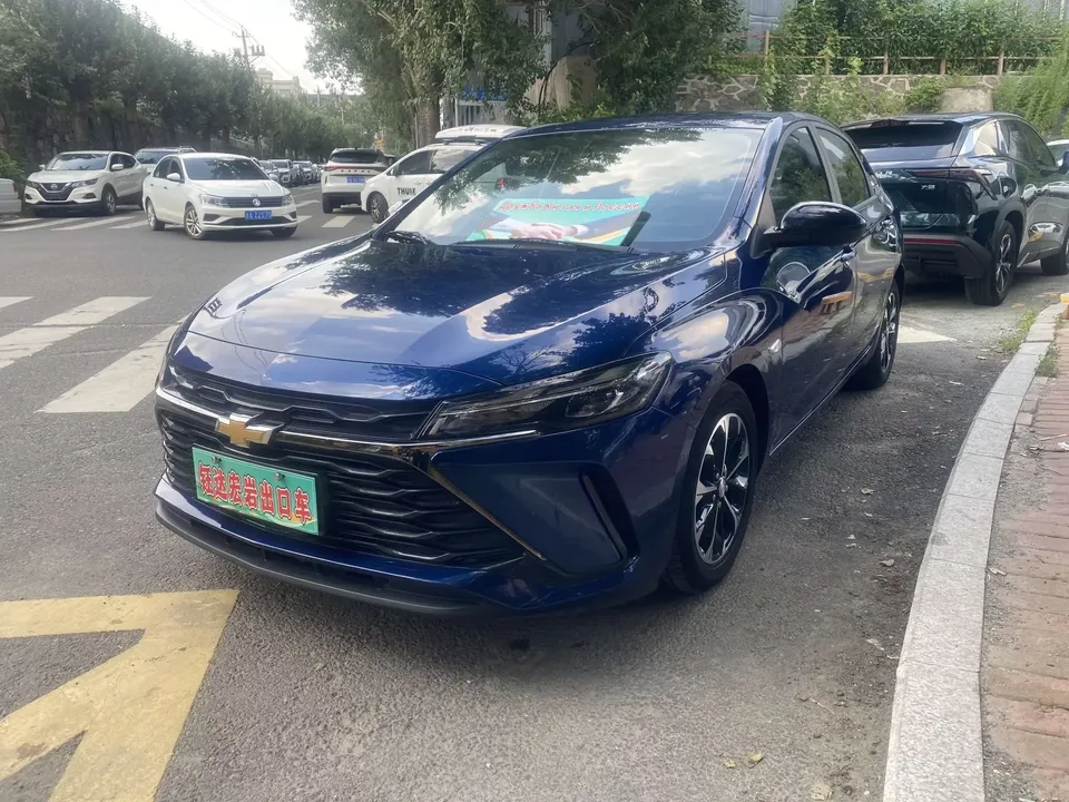Chevrolet Monza Cruze 2023 1.3T Mild Hybrid Automatic Premium Edition 2023 — photo 1, buy with delivery to Moscow