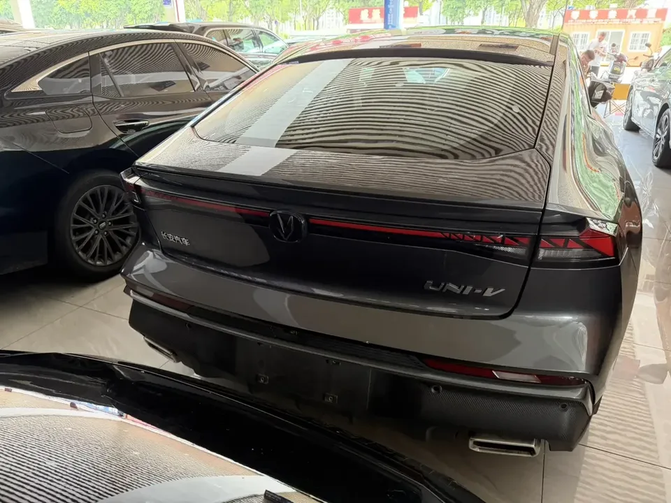 Changan UNI-V Changan UNI-V 2024 1.5T Premium 2025 — thumbnail 2