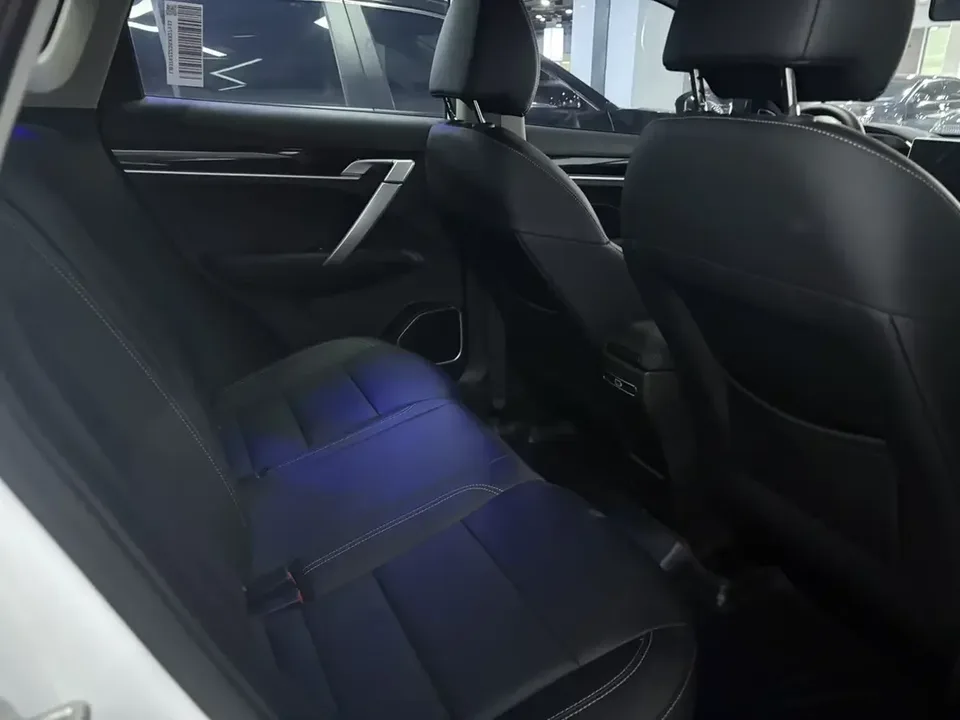 Geely Coolray SX11 Binyue 2025 1.5L CVT Super Edition 2025 — миниатюра 4
