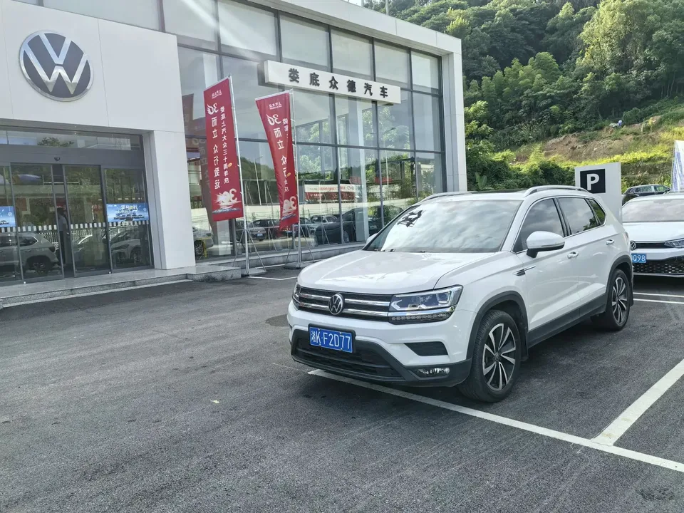 Volkswagen Tharu tuyue 2022 280TSI 2WD Deluxe Edition 2023 — photo 1, buy with delivery to Moscow