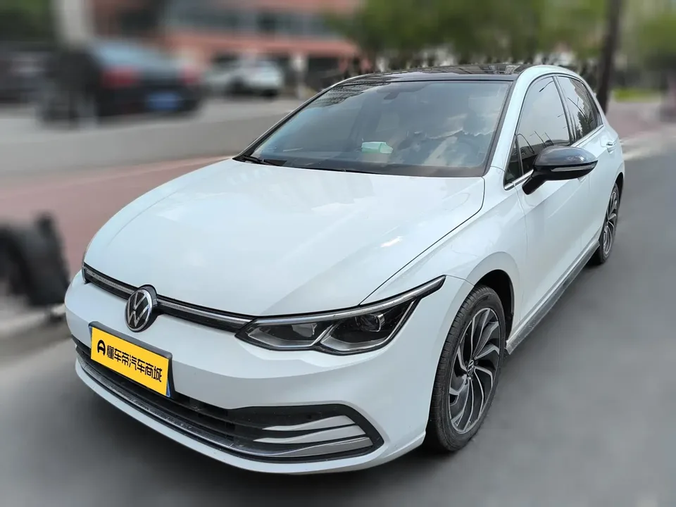 Volkswagen Golf golf 2023 280TSI DSG Pro 2023 — photo 1, buy with delivery to Moscow