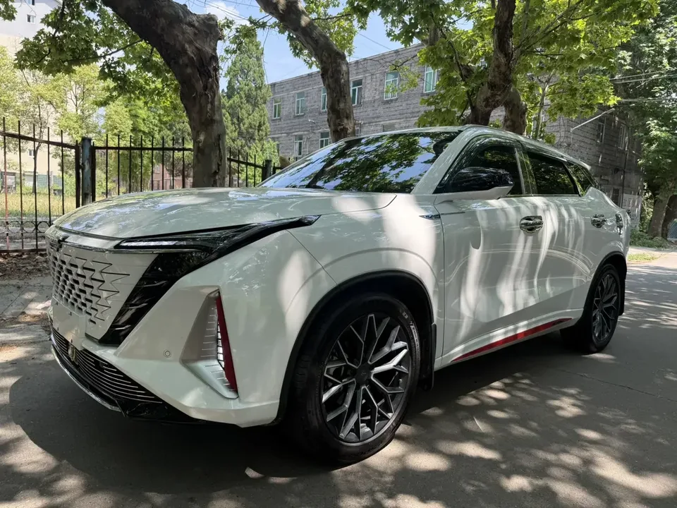 Oshan Changan Auchan Z6 Changan Auchan Z6 2023 Blue Whale 1.5T DCT Smart Cool 2024 — photo 1, buy with delivery to Moscow